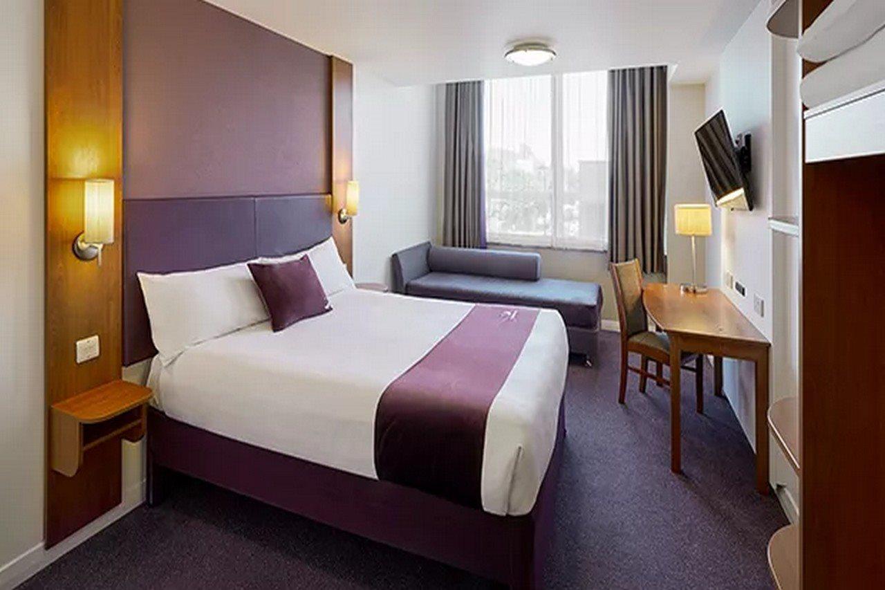 Premier Inn Wolverhampton City Centre エクステリア 写真